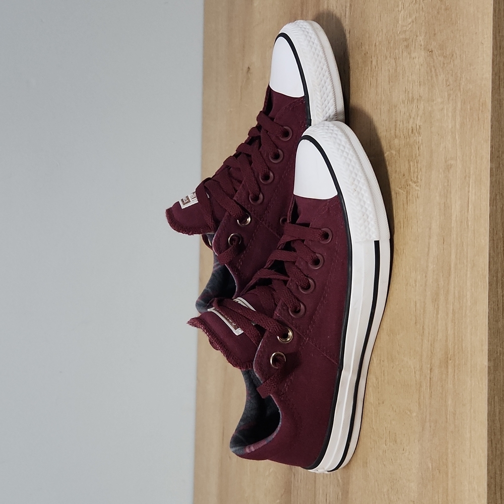 Converse low burgundy